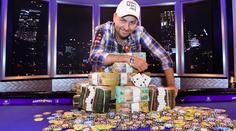 Nejoblíbenější pokerový hráč získává pátý náramek z Main Eventu!