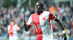 Diouf míří zpátky do Premier League, Slavia může dostat další balík