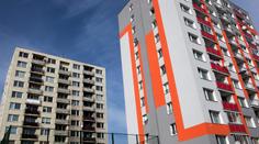 Rodiče uvěznil dvouletý syn na balkóně, soused musel volat strážníky
