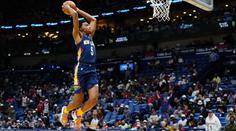 Oblékli žluté ponožky. Ukrajině vyjádřili podporu i basketbalisté Pelicans