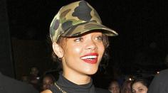 Konec spekulací! Zpěvačka Rihanna se pochlubila těhotenským bříškem