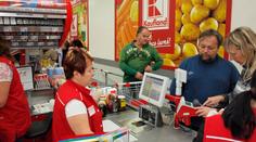 Kaufland zakázal zaměstnancům v práci pít a jíst! Další den couvnul