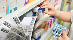 Zdravotní pojišťovny vracejí lidem stamiliony. Suma stále roste