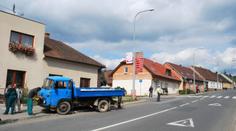 Holčičku (5) srazil v Hradci náklaďák. Vážně ji zranil