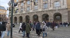 Cizinci mají o studium v Česku velký zájem. Jejich žádosti úřady nestihají odbavit