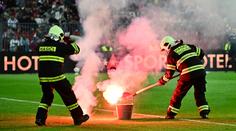 Ostuda fanoušků Sparty. Po třetím gólu létaly na gólmana Zbrojovky světlice