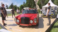 V Bohnicích vystavují legendární historická auta a motorky