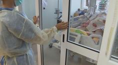 Koronavirus bičuje Evropu. Země zpřísňují opatření