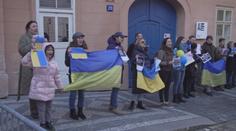 Situace před americkou ambasádou v Praze