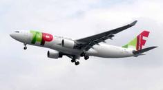 Hejno ptáků vystrašilo cestující v airbusu. Nouzově přistál