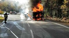 Na sjezdu z D1 hořelo nákladní auto, oheň likvidovalo 6 jednotek