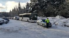 Horská střediska praskají ve švech. Sem vůbec nejezděte, varuje policie řidiče