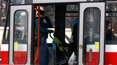 Pražskému řidiči ujela tramvaj. Řídil ji naštvaný inspektor