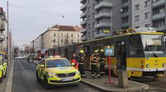 V Plzni tramvaj srazila starší ženu, ta s vážnými zraněními skončila v nemocnici