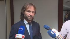 Jako v pračce. Nedvěd už úřaduje u nároďáku: Oponuji, ptám se, chci změnu