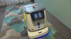 Hotel v Německu nasadil do práce roboty. Jeden obsluhuje, další uklízí