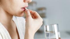 Farmaceutka varuje před sedmi běžnými léky. Udělají vám ze života peklo