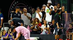 Debut Messiho přilákal světové celebrity. LeBron si Argentince natáčel na mobil