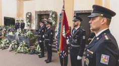 Policie vypravila služební pohřeb kolegovi. Zemřel při vyšetřování nehody na D5