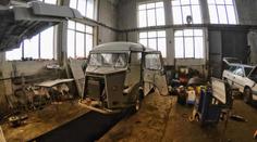 Češi zachránili vrak legendárního Citroënu. Prasečí nos spojili s pivem