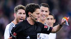 Ronaldovi ruply nervy! Strčil do soupeře a po červené se pakoval z hřiště