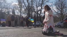 Rusové žijící v Česku s válkou nesouhlasí, stávají se ale obětmi útoků veřejnosti
