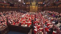 Britská šlechta může přijít o dědičná křesla v parlamentu. Navrhla to vláda