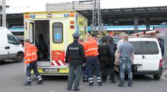 DRAMA NA HLAVNÍM NÁDRAŽÍ! Muž vyhrožoval skokem ze stříšky nástupiště...