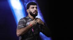 Velký zvrat v UFC 311. Carukjan do tituláku proti Machačevovi nenastoupí