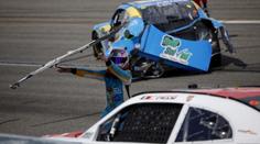 Zuřivý NASCAR. Jezdec zaútočil na soupeřovo auto