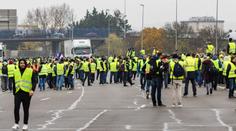 Násilí, pokus o lynč novinářů. Ve Francii protestovalo 106 tisíc lidí