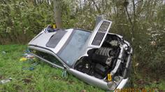 Tragédie na Tachovsku: Řidič při vážné nehodě vyletěl mimo auto