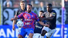 Slavia nepředvedla dobrý výkon, s Rakówem v úvodním duelu prohrála