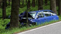 Muž přežil autonehodu na Kladensku, po ní ale dostal infarkt a zemřel