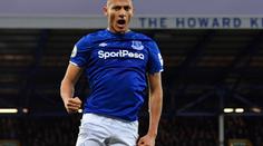 Skromná hvězda Evertonu nechce utrácet, místo toho podporuje rodinu