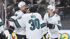 Sharks vymazali McDavida, Hertl byl třetí hvězdou zápasu