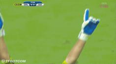 VIDEO: Torres nedal penaltu a gólman slavil, jako by vyhrál mistrovství světa