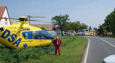 Autobus plný dětí se srazil s traktorem, 9 školáků se zranilo