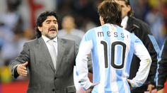 Maradona je po zákroku dál na JIPce. Messi mu poslal dojemný vzkaz