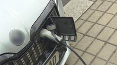 Češi jsou k elektromobilům spíš skeptičtí. Ty přesto rostou na oblibě