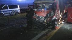 Smrtelná nehoda na dálnici D5, řidič náklaďáku měl couvat k benzínce!