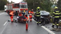 Čelní srážka s náklaďákem na Svitavsku. Pasažéry museli vyprostit, jeden zemřel