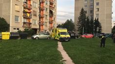 Velké manévry v Hradci! Muž se po hádce zabarikádoval, hrozil zbraní
