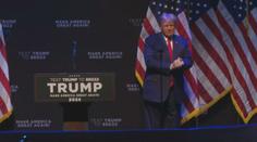 Trump stane před soudem. Policie v New Yorku se připravuje na protesty
