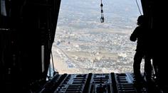 Američané shodili do Gazy tisíce jídel z letadel a doufají v brzké příměří