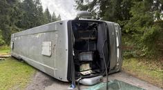 Na Frýdecko-Místecku havaroval autobus s dětmi. Na místě je přes 30 zraněných