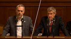 Roztržka ve Sněmovně. Hřib si do Babiše rýpl kvůli toaletě, ten si to nenechal líbit