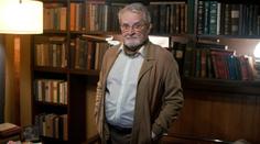 Do Ulice míří svérázný profesor, utká se se Simonou