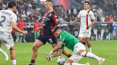 Bláznivý konec zápasu AC. Oba gólmani byli vyloučeni, chytat musel Giroud