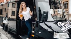 Praha prohrává boj s opilci! Pivní kola nahradily autobusy, přidá se i striptýz